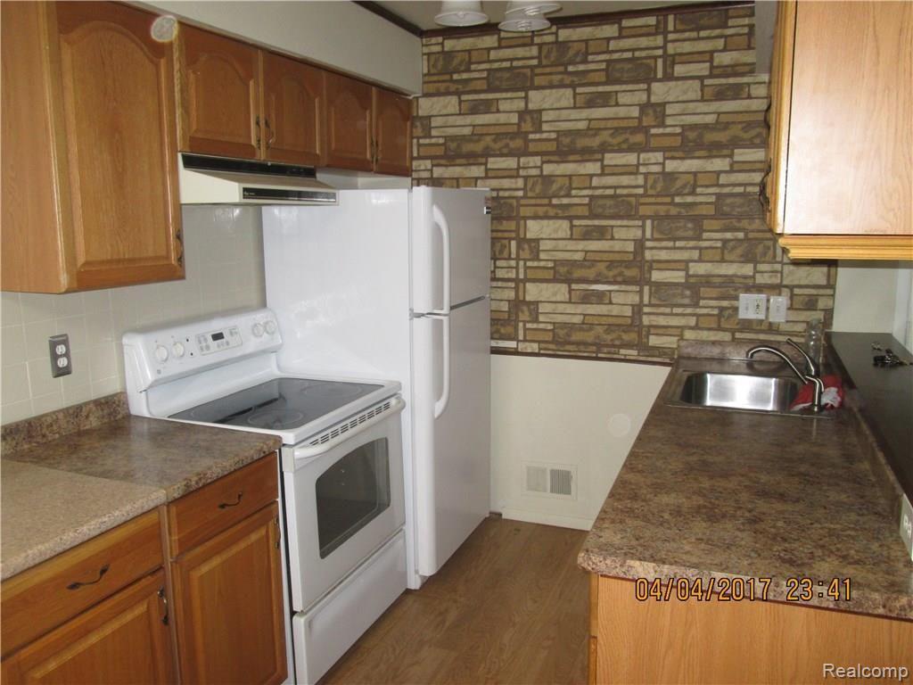 29133 Hayes Road, Unit 23 Warren, MI 48088 - Photo 3 of 12 IMG_3145.JPG