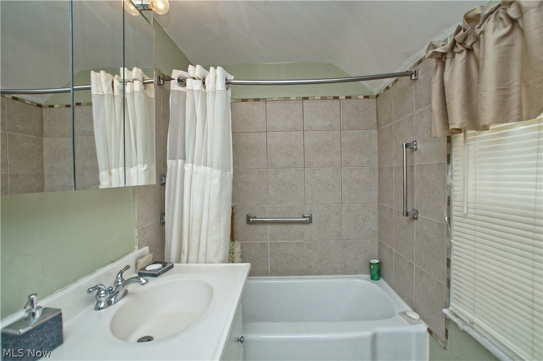 13519 Corby Road Cleveland, OH 44120 - Photo 12 of 17