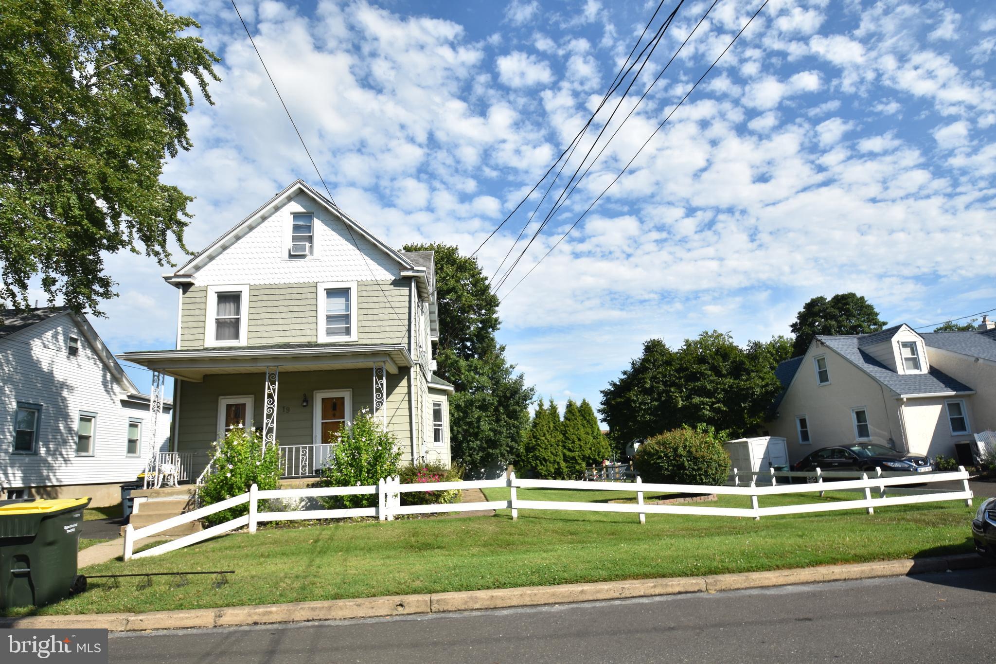19 Dallas Road Willow Grove, PA 19090 - Photo 2 of 52 Front of hosue
