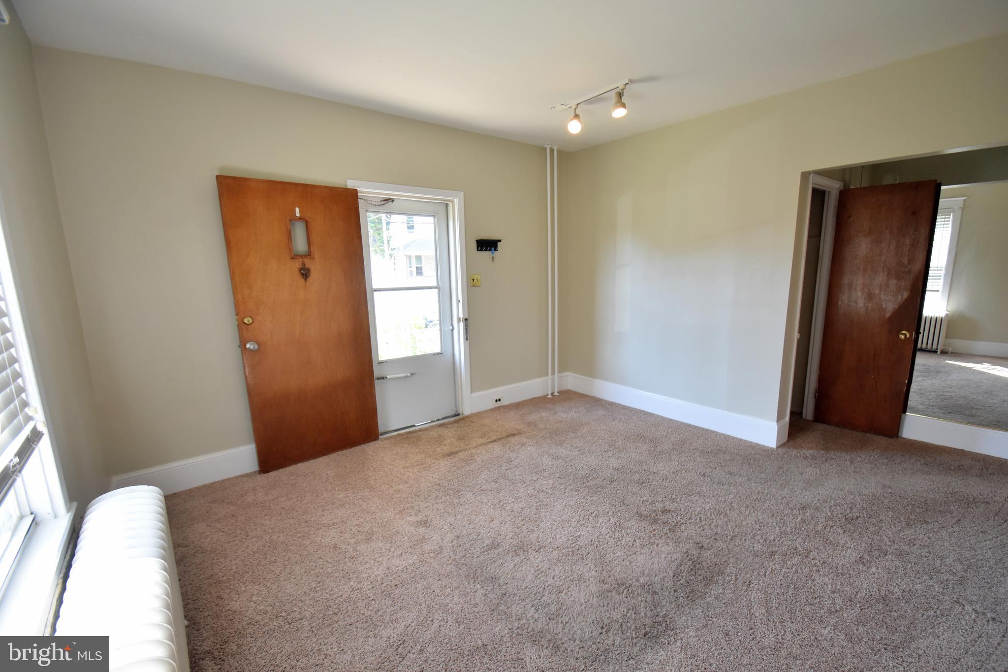 19 Dallas Road Willow Grove, PA 19090 - Photo 14 of 52 downstairs living room