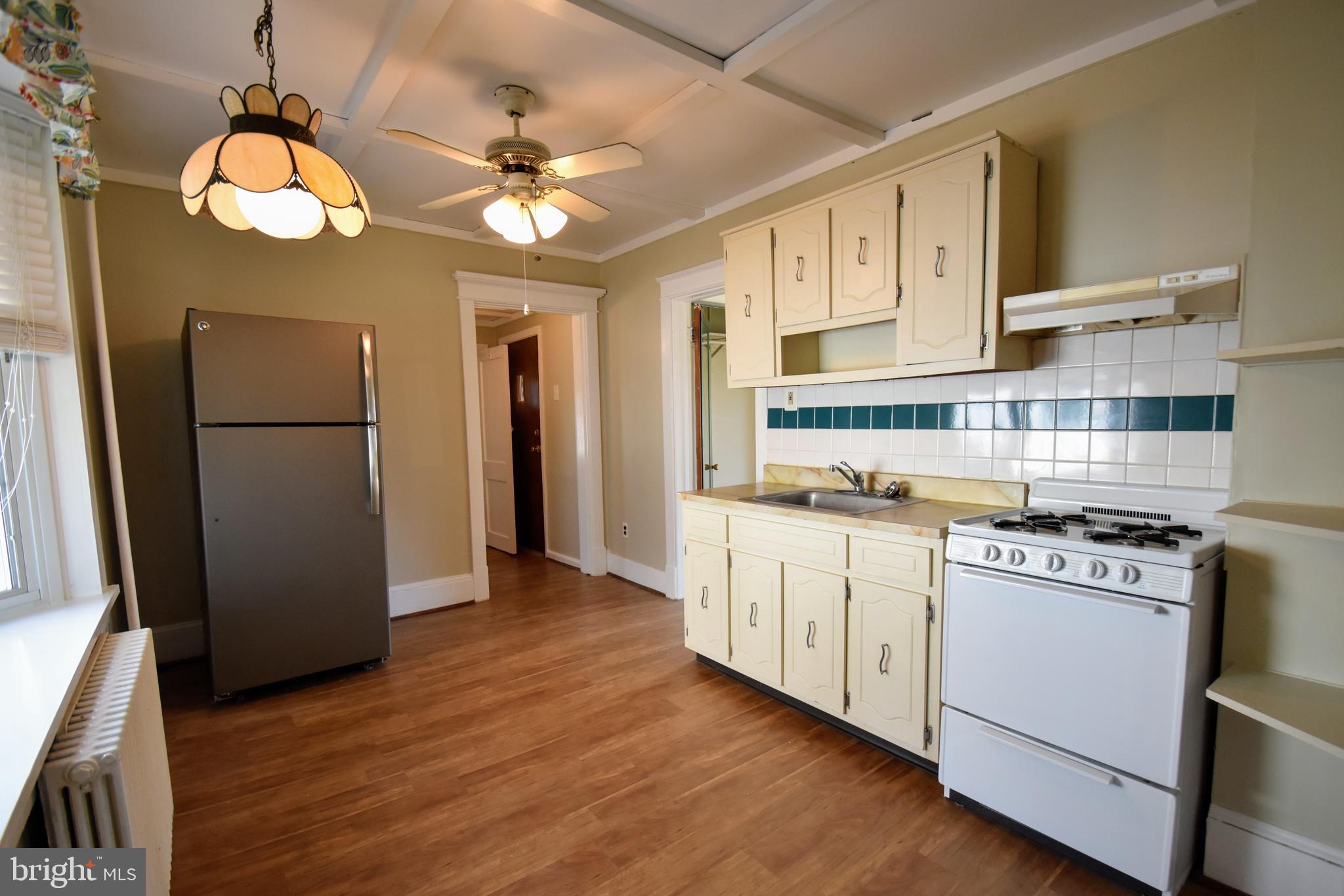 19 Dallas Road Willow Grove, PA 19090 - Photo 17 of 52 (B) kitchen