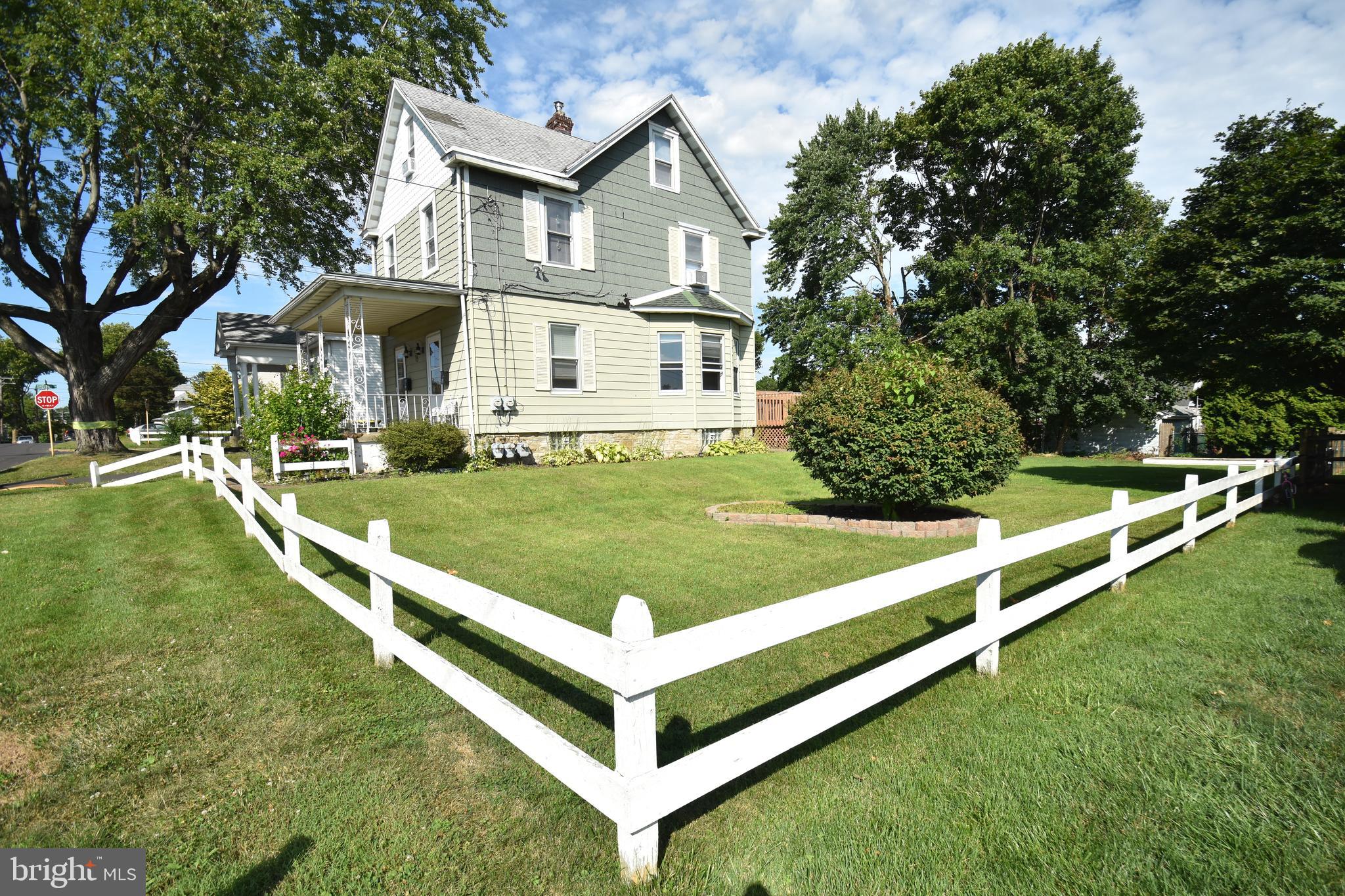 19 Dallas Road Willow Grove, PA 19090 - Photo 3 of 52 side of house w/yard