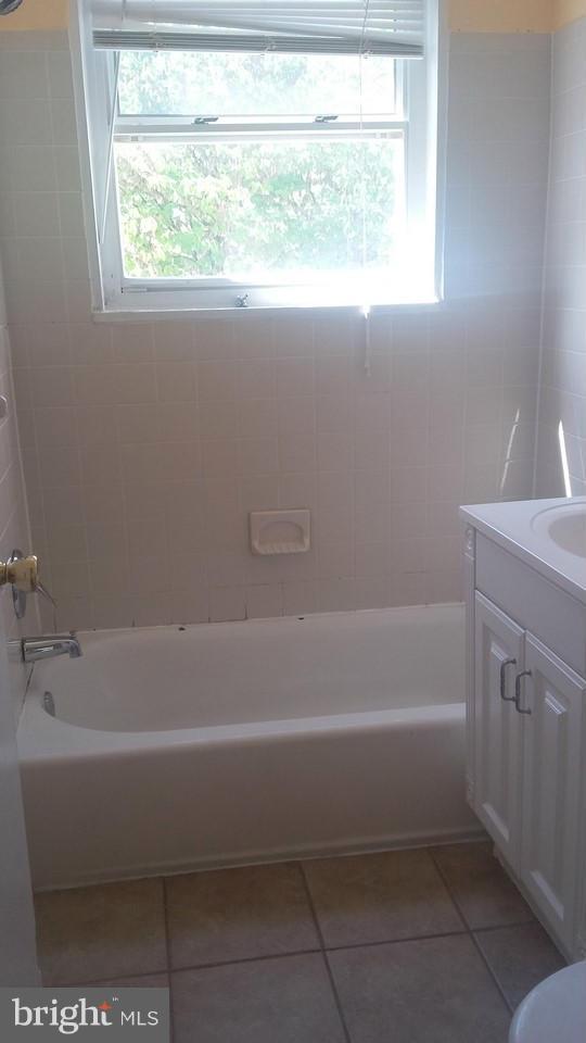 2409 Eugene Street Silver Spring, MD 20902 - Photo 15 of 23 Bath (Master)