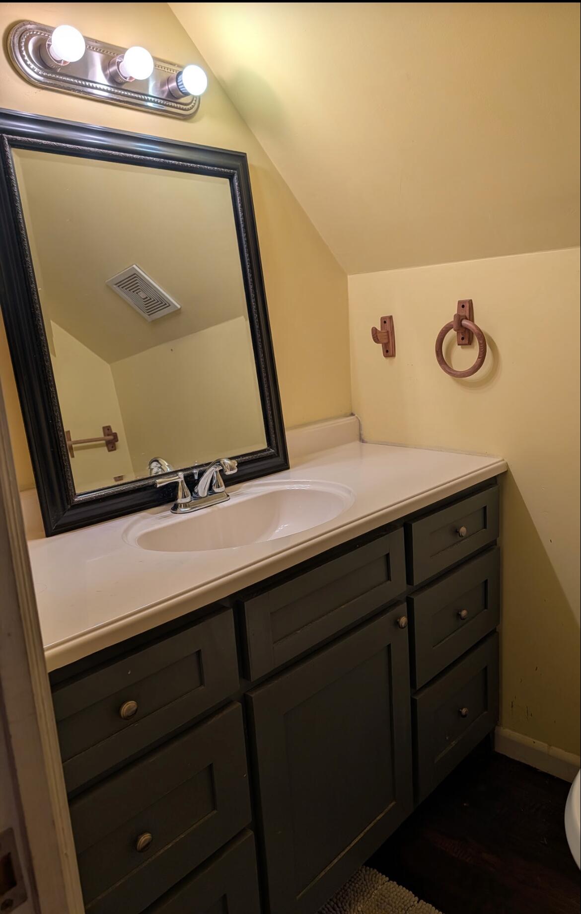 994 Woodyard Road DeFuniak Springs, FL 32435 - Photo 10 of 12 upstairs bathroom