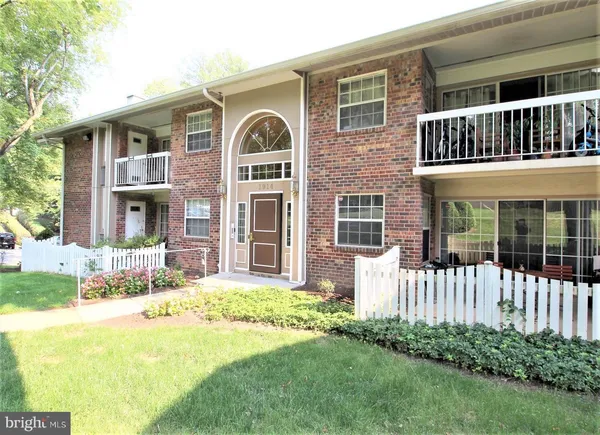 $1,850 | 1914 Wilson Lane, Unit 204, McLean, VA 22102
