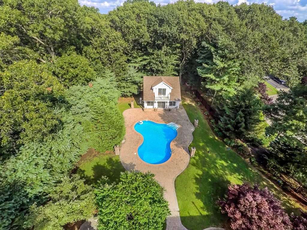19 Hitching Post Road Lakeville, MA 02347 - Photo 3 of 30 Gallery Image 3