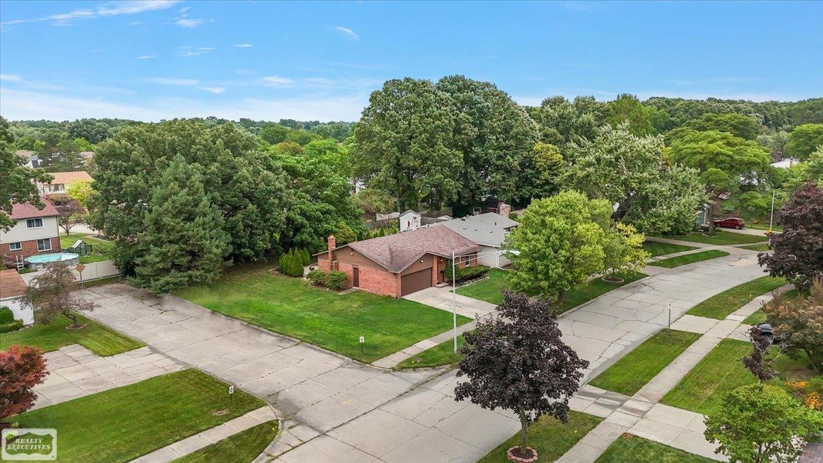 43984 Arlington Road Canton, MI 48187 - Photo 16 of 69 50191717-9BC85CAA-1EBF-4346-B7ED-060D6E7C2AC1.JPG
