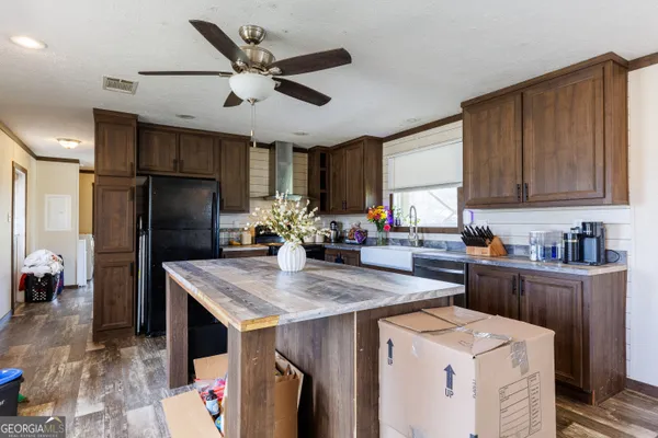 a kitchen that has a cabinets and a stove