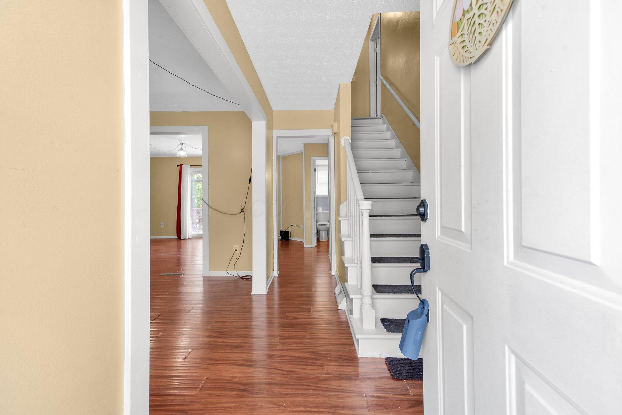 883 McNaughten Road Columbus, OH 43213 - Photo 5 of 50 37-web-or-mls-883-mcnaughten-rd
