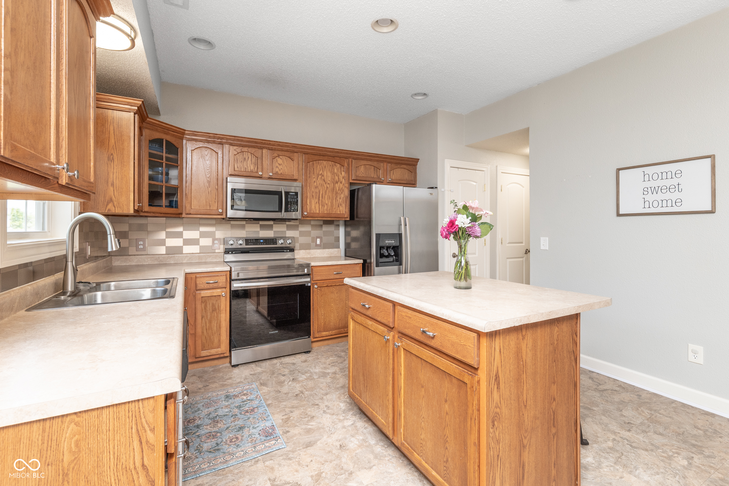 9652 Rhodes Lane Avon, IN 46123 - Photo 13 of 49