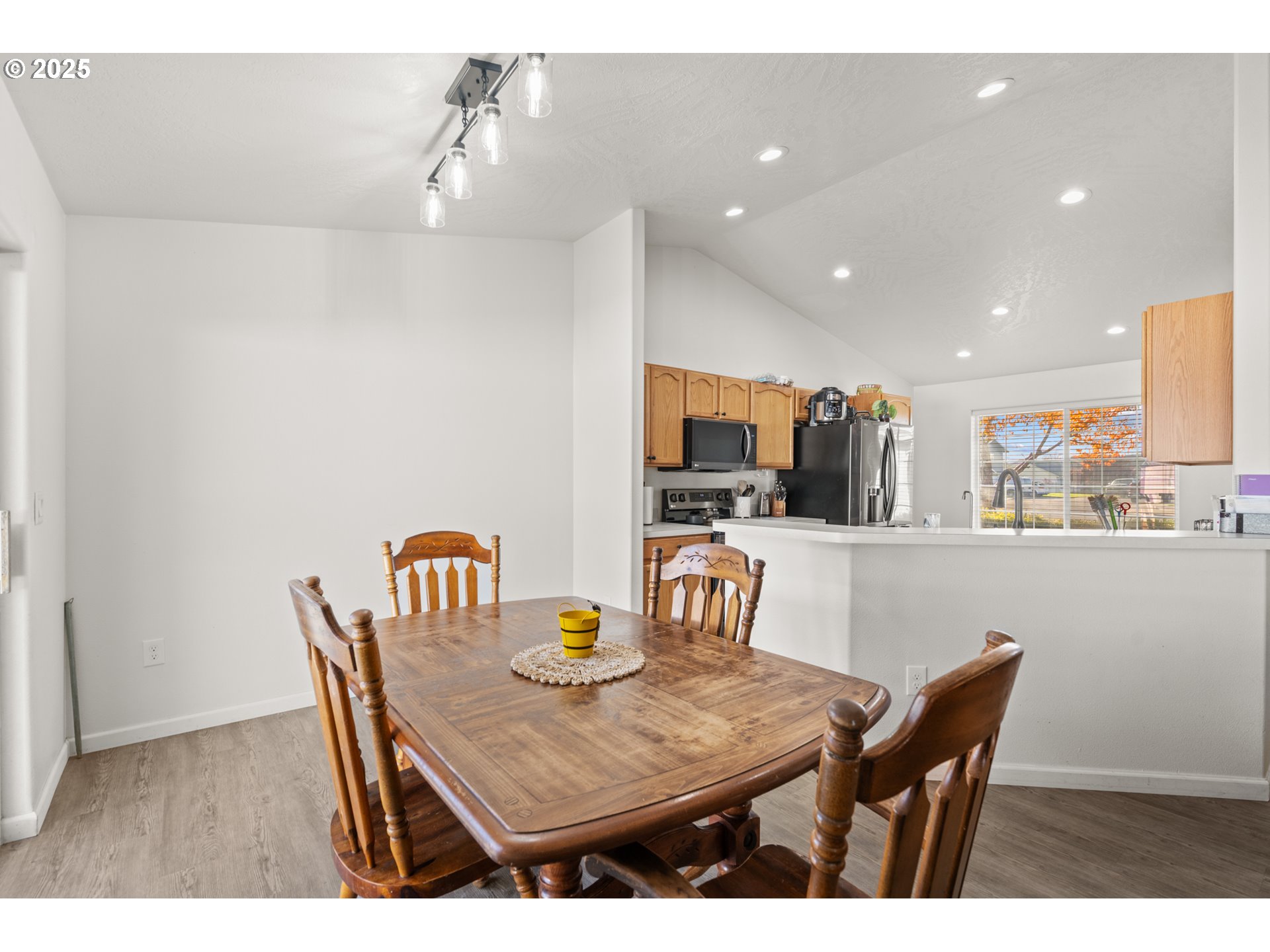 620 West Wren Avenue Hermiston, OR 97838 - Photo 11 of 48 a view of a dining room with furniture