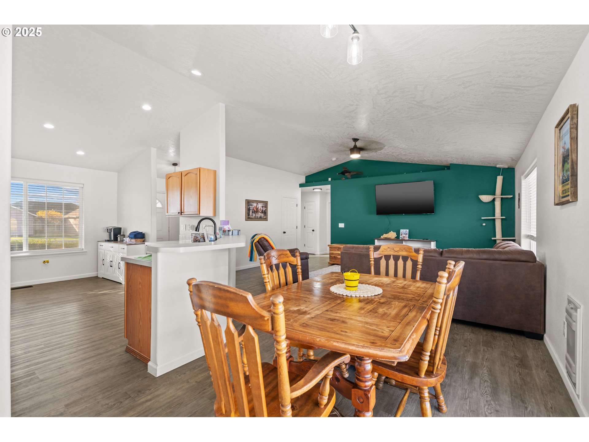 620 West Wren Avenue Hermiston, OR 97838 - Photo 12 of 48 a dining room with furniture and wooden floor