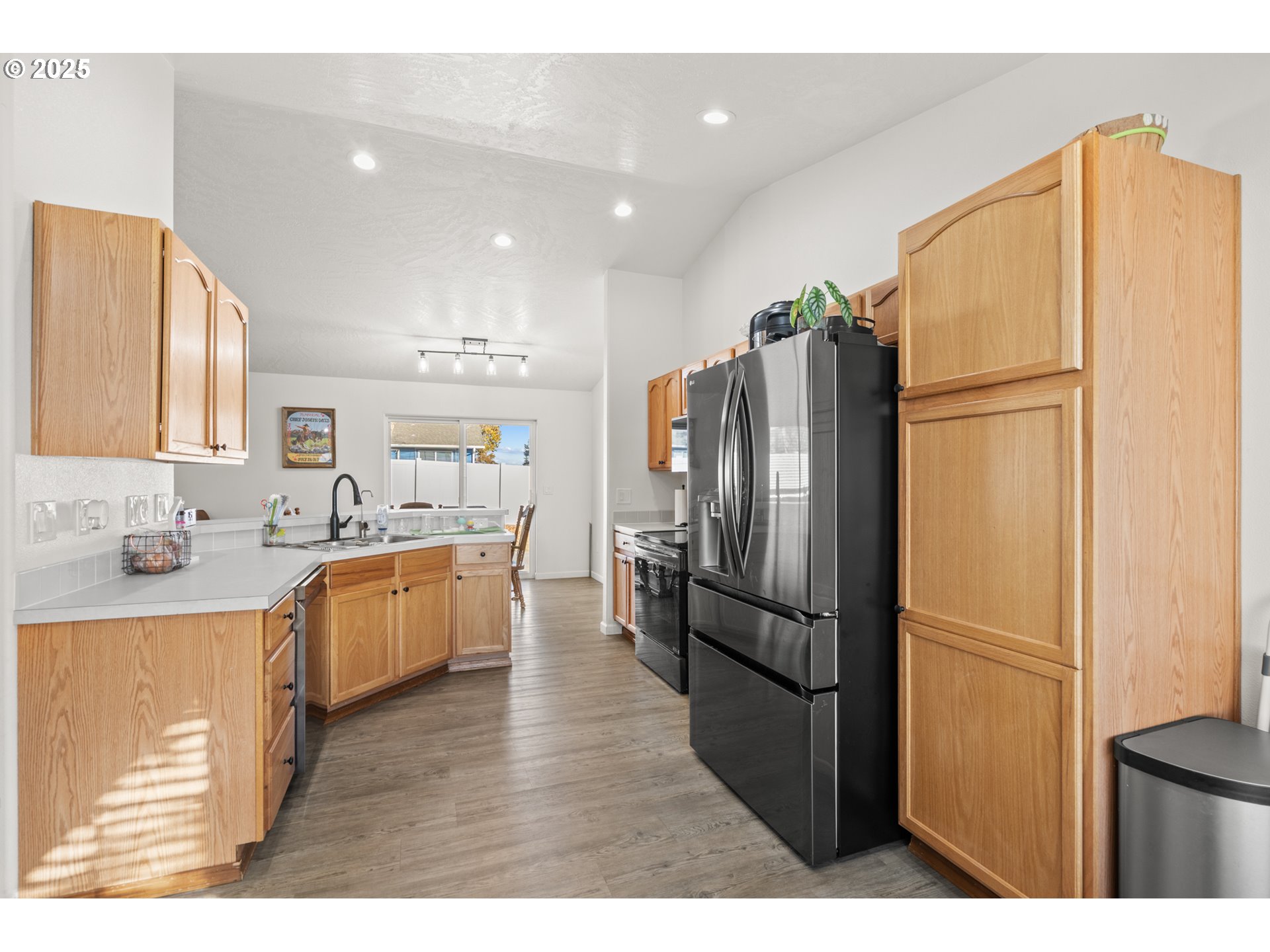 620 West Wren Avenue Hermiston, OR 97838 - Photo 17 of 48 a kitchen with stainless steel appliances granite countertop a refrigerator and a sink