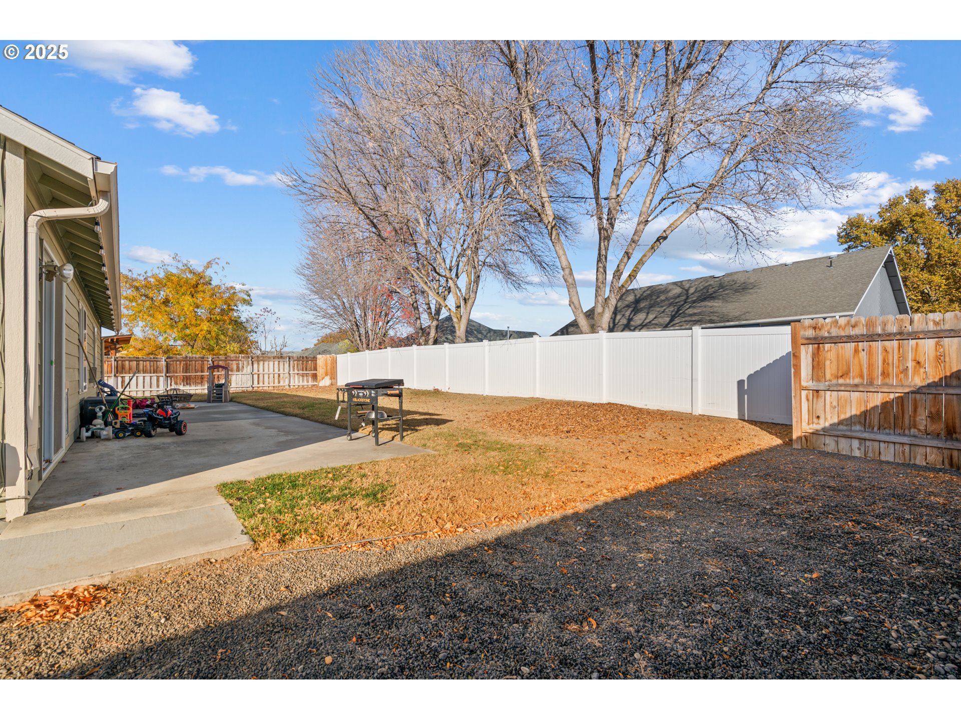 620 West Wren Avenue Hermiston, OR 97838 - Photo 31 of 48 a view of outdoor space yard and basketball court