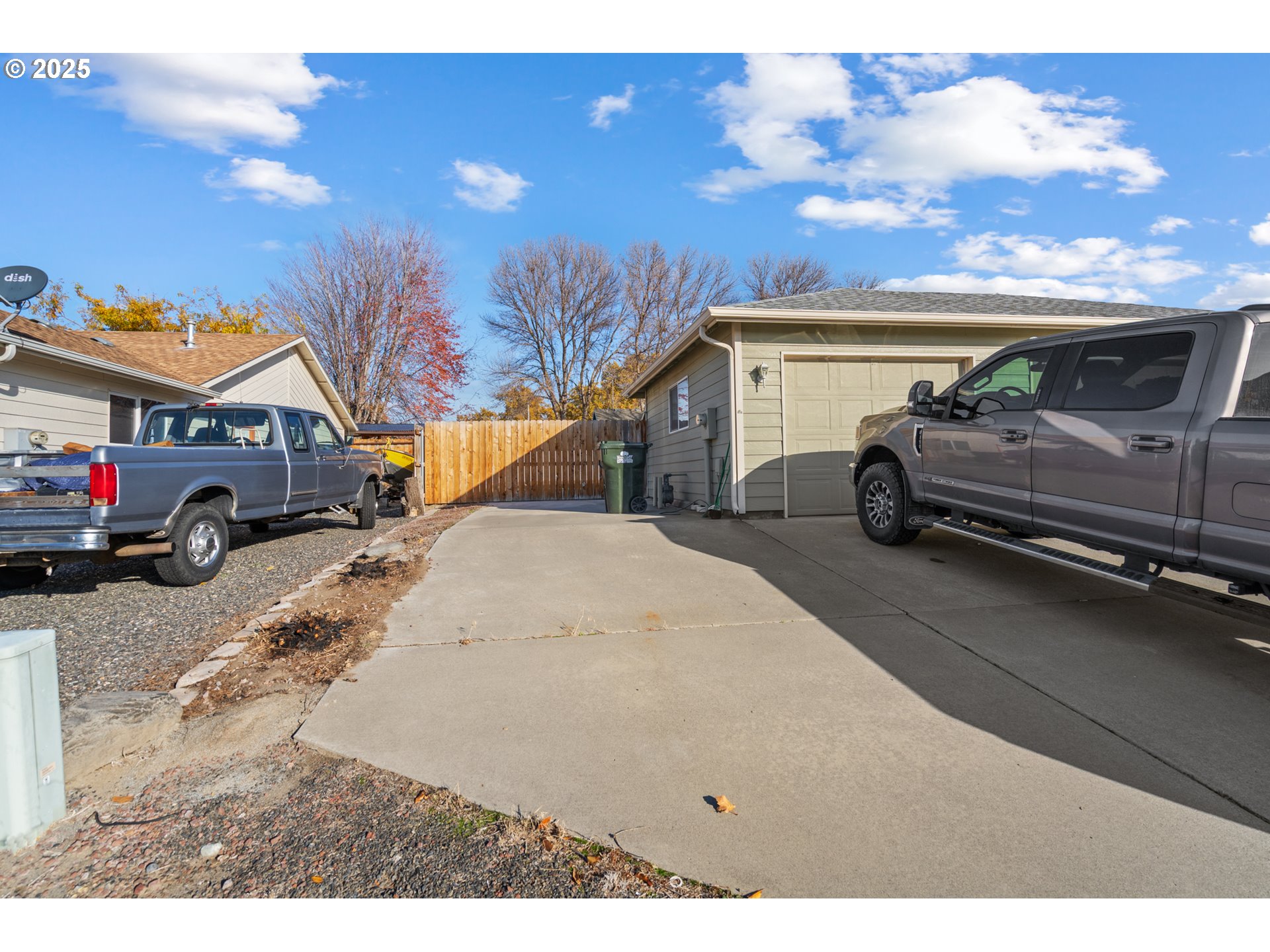 620 West Wren Avenue Hermiston, OR 97838 - Photo 35 of 48 a view of a car park in front of house