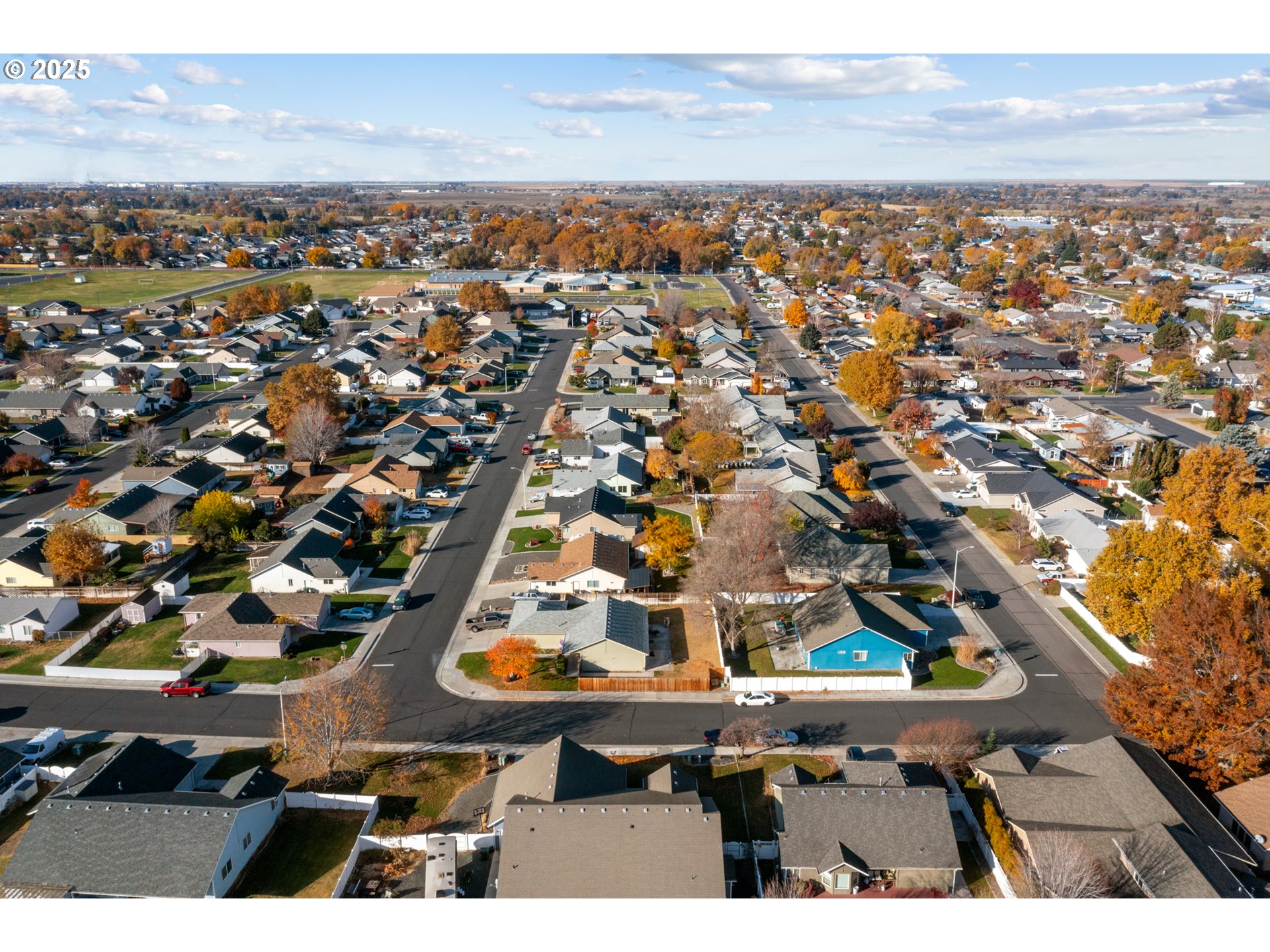620 West Wren Avenue Hermiston, OR 97838 - Photo 39 of 48 an aerial view of residential houses with outdoor space