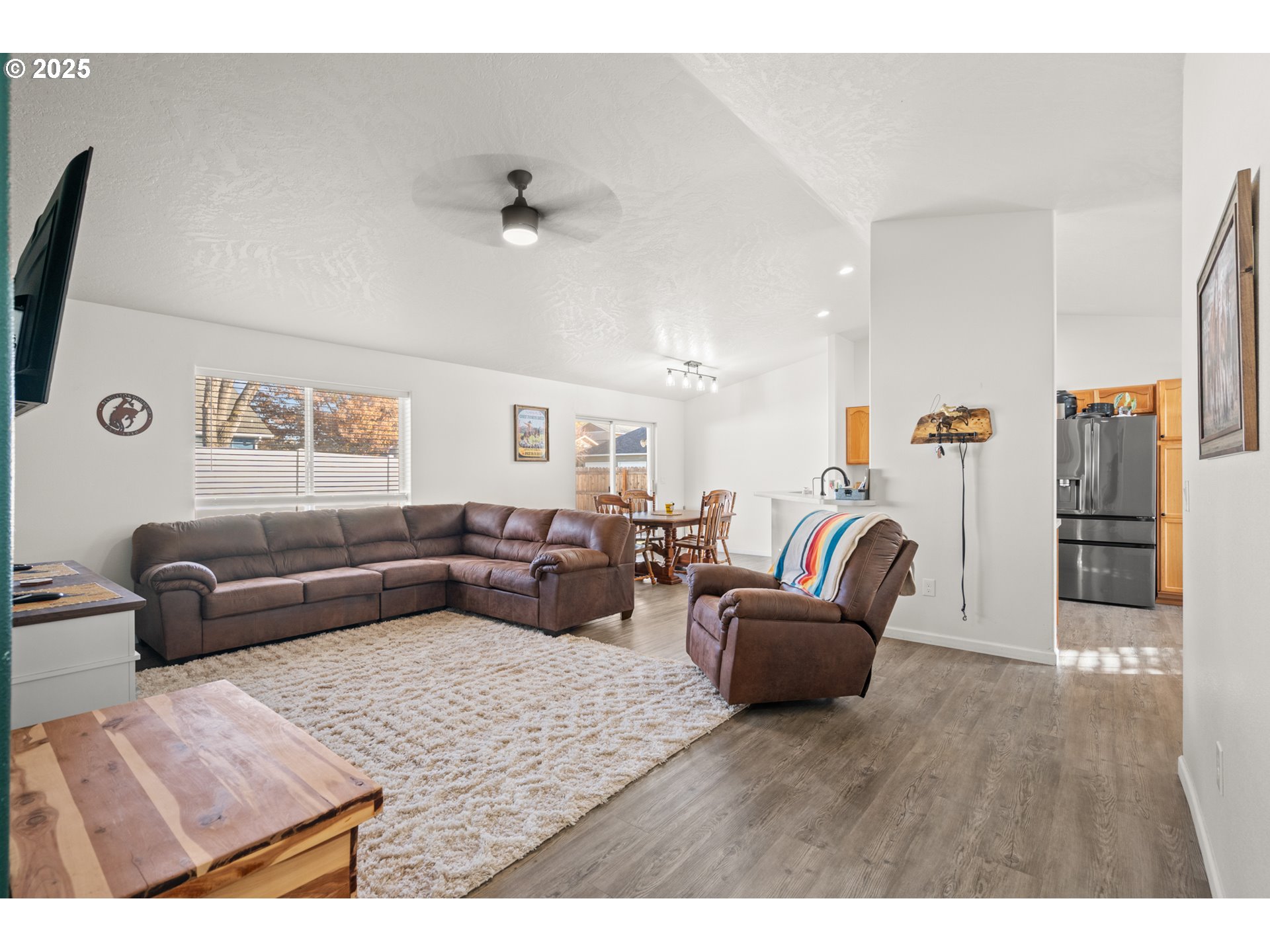 620 West Wren Avenue Hermiston, OR 97838 - Photo 4 of 48 a living room with furniture and wooden floor