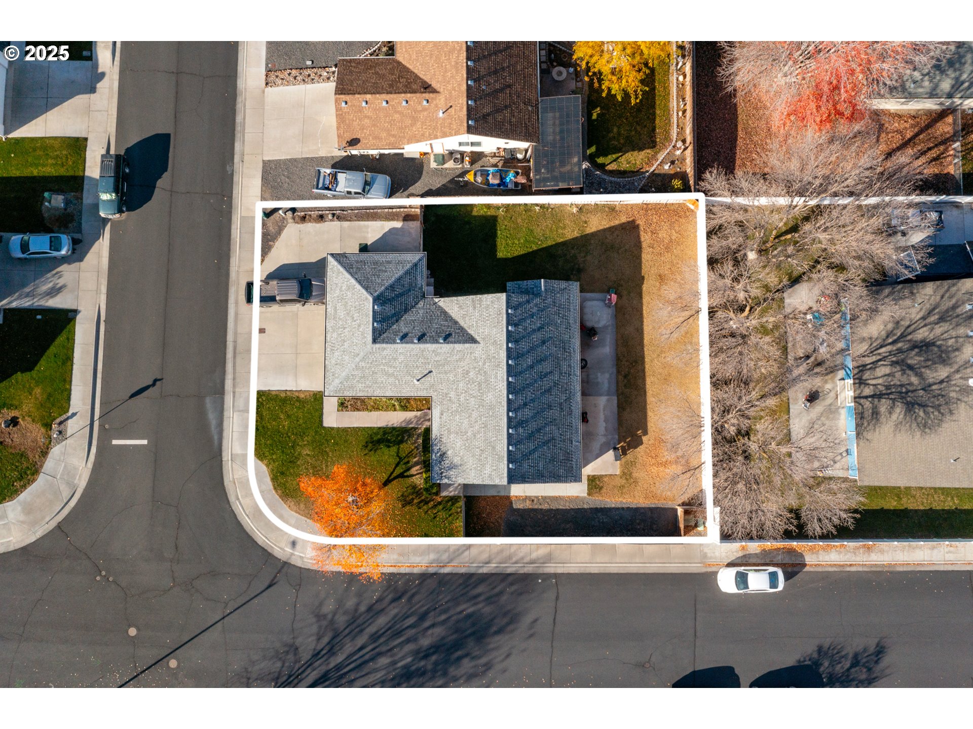 620 West Wren Avenue Hermiston, OR 97838 - Photo 43 of 48 an aerial view of a house with a swimming pool