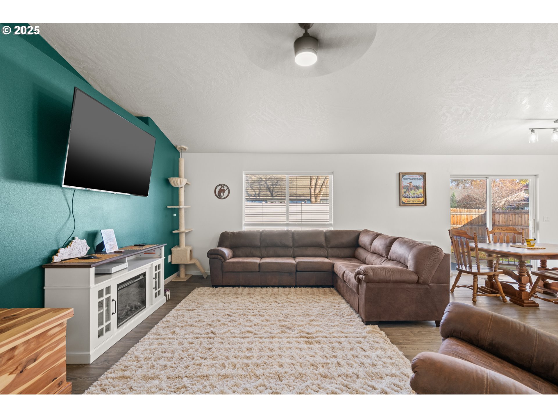 620 West Wren Avenue Hermiston, OR 97838 - Photo 9 of 48 a living room with furniture and a flat screen tv