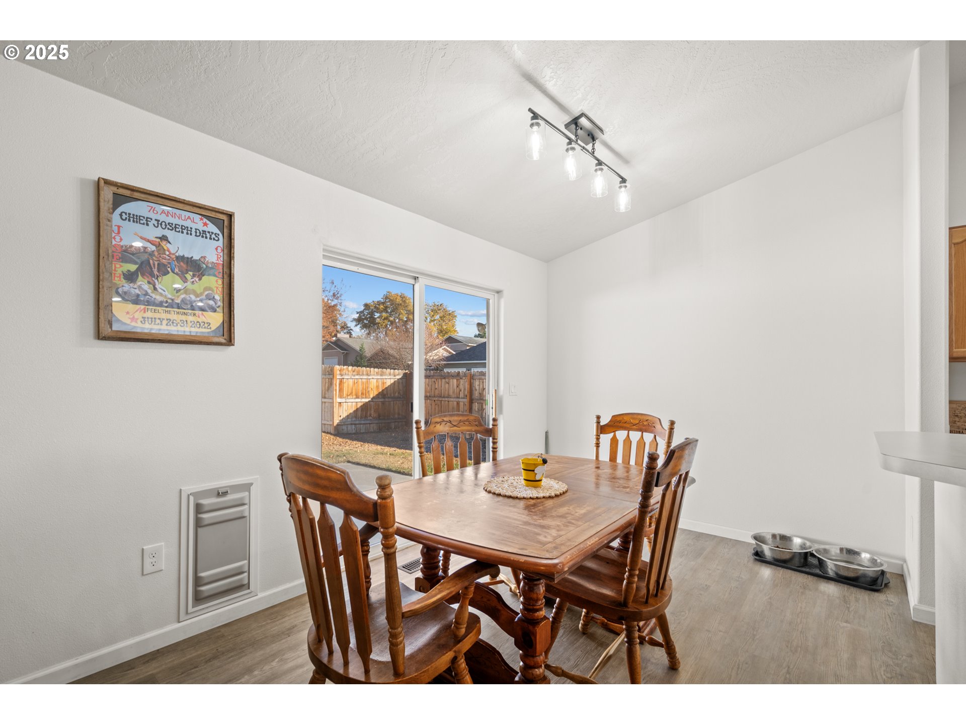 620 West Wren Avenue Hermiston, OR 97838 - Photo 10 of 48 a view of a dining room with furniture