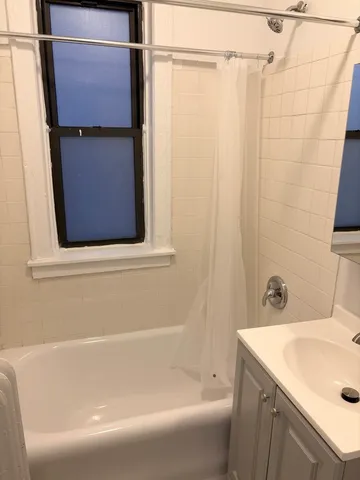 $2,495 | 635 West Roscoe Street, Unit N1, Chicago, IL 60657