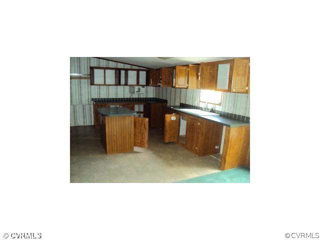 276 Clinton Road Cumberland, VA 23040 - Photo 3 of 12 Kitchen