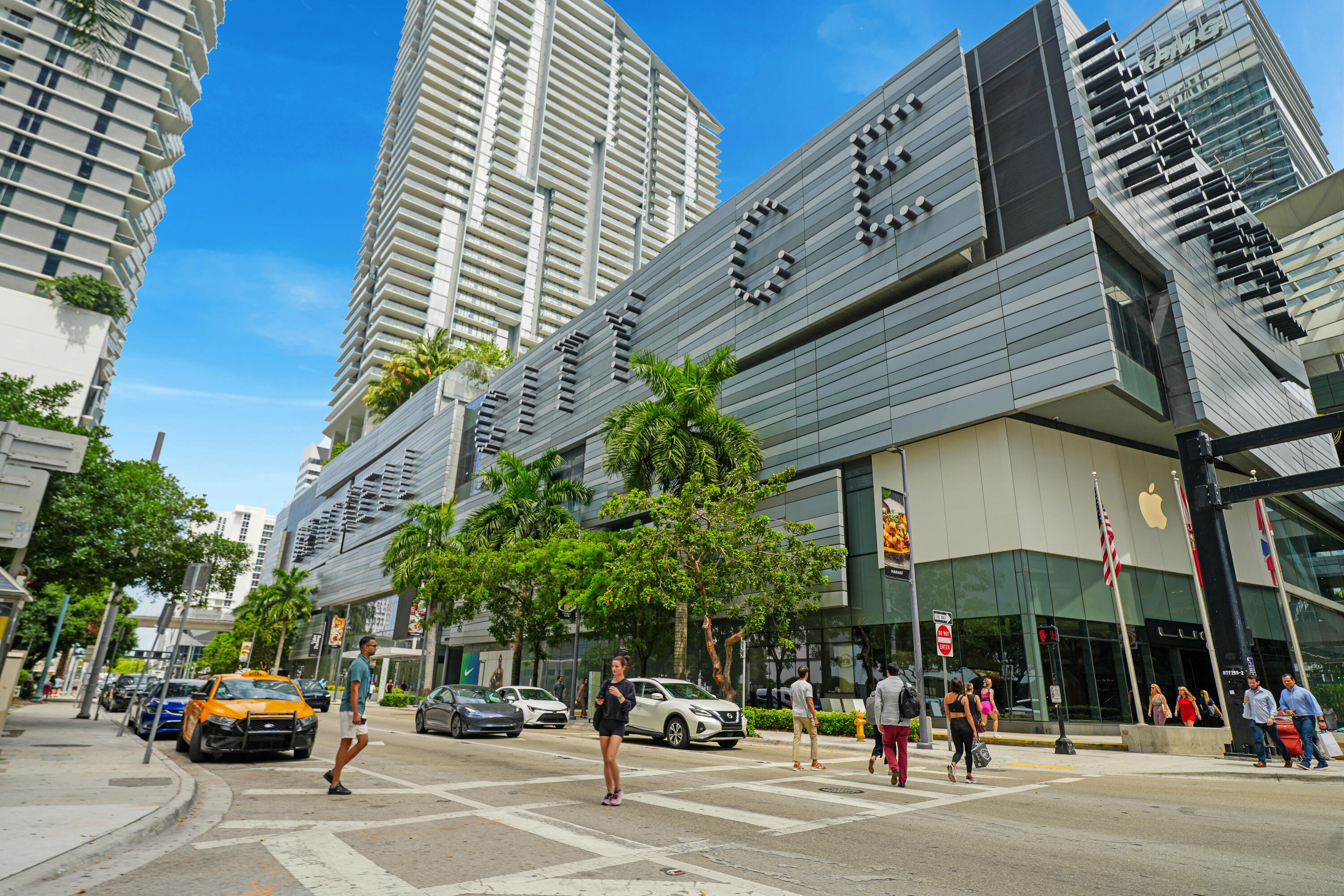 55 Southwest 9th Street, Unit 3504 Miami, FL 33130 - Photo 31 of 33 a view of a street with cars