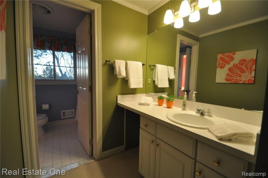 6360 Peach Tree Court Rochester, MI 48306 - Photo 29 of 55 27.JPG