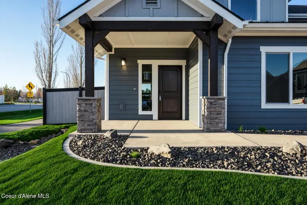 $569,900 | 693 Monashee Court, Hayden, ID 83835
