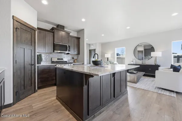 $569,900 | 693 Monashee Court, Hayden, ID 83835