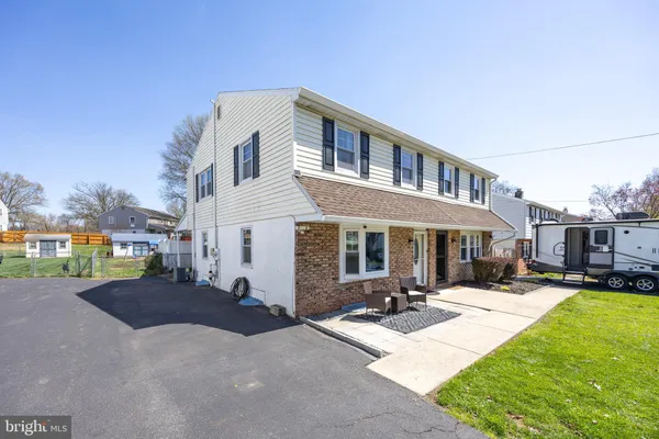 $350,000 | 668 South 5th Avenue, Royersford, PA 19468