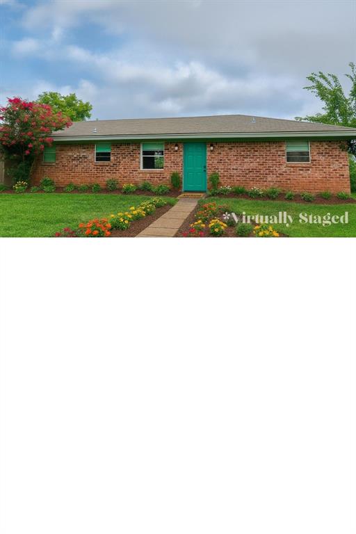 a view of house with a yard