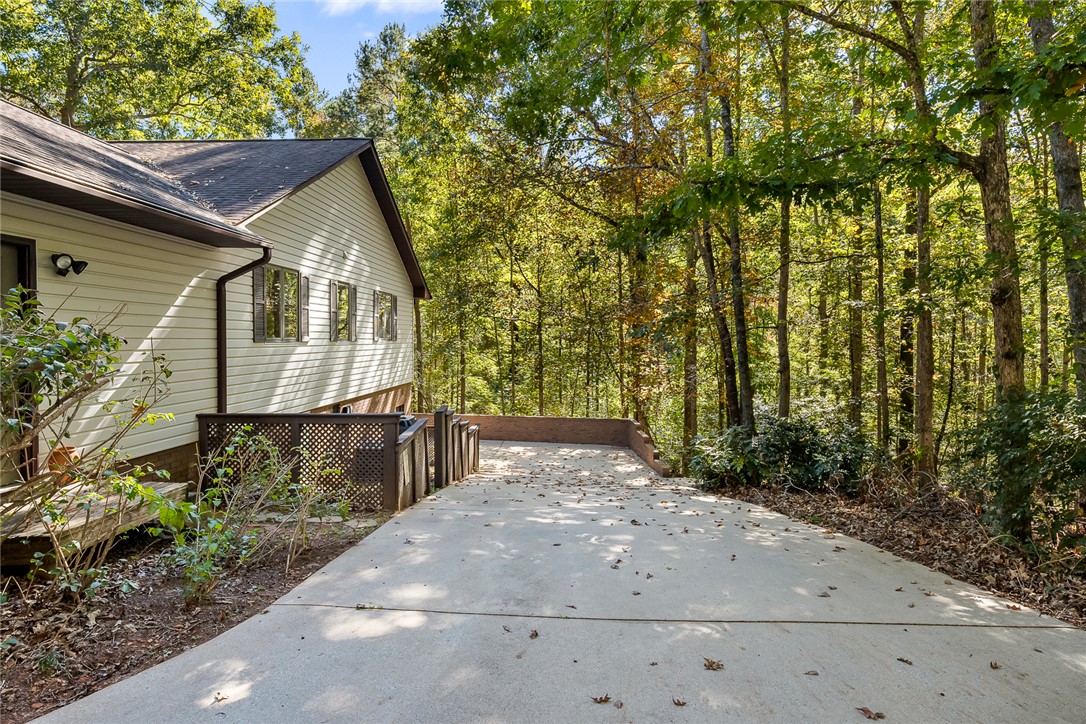 28 Quail Drive Salem, SC 29676 - Photo 35 of 47 side driveway to lower garage