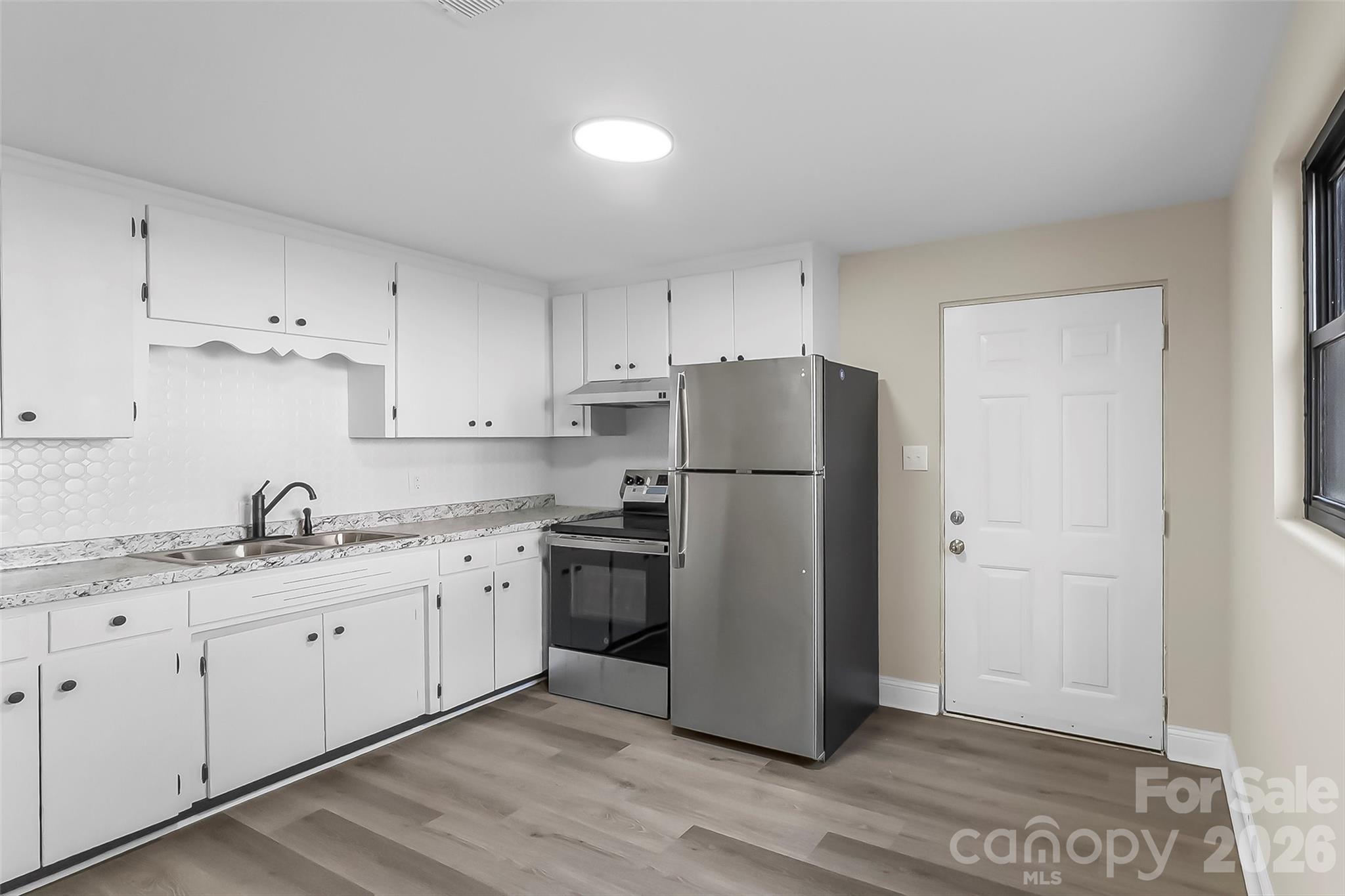 902 8th Avenue Southwest Conover, NC 28613 - Photo 5 of 28