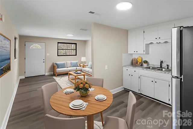 $290,000 | 902 8th Avenue Southwest, Conover, NC 28613