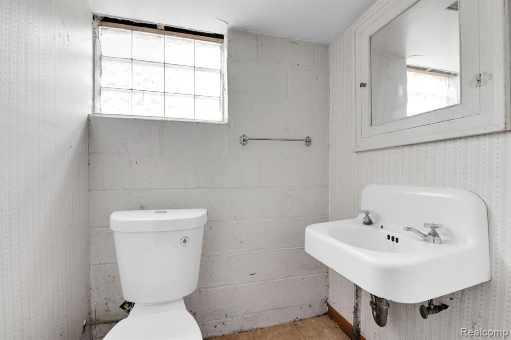 8258 Fisher Avenue Warren, MI 48089 - Photo 25 of 33 Gallery Image 25