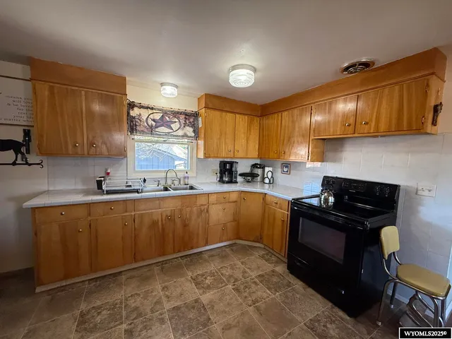 $288,000 | 315 Elizabeth Drive, Riverton, WY 82501