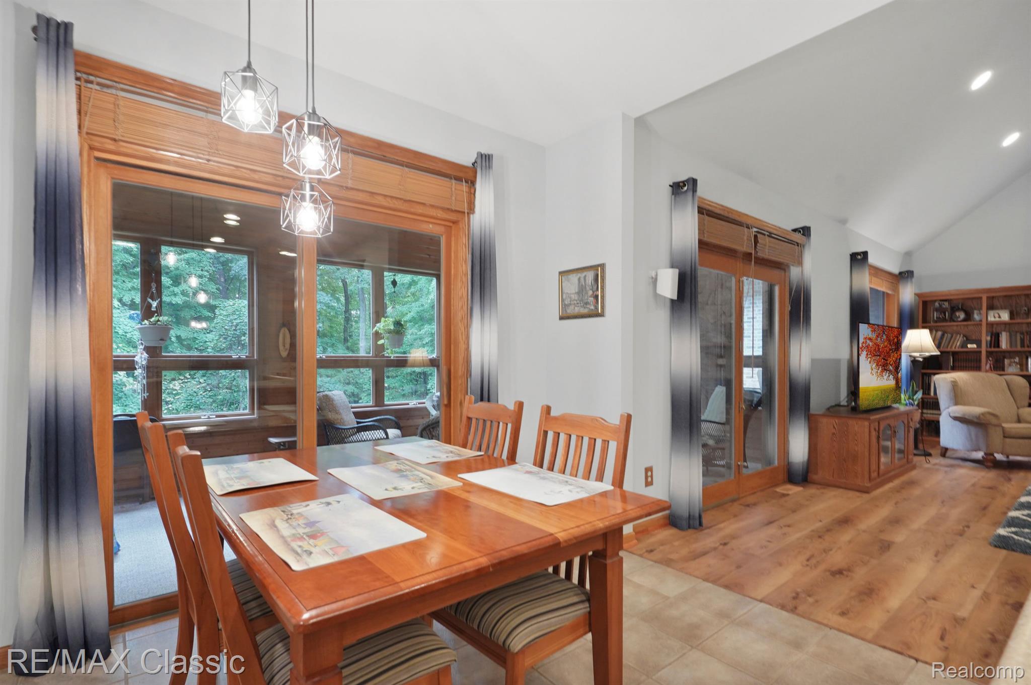 3444 Brighton Road Howell, MI 48843 - Photo 11 of 26 Breakfast Anyone?