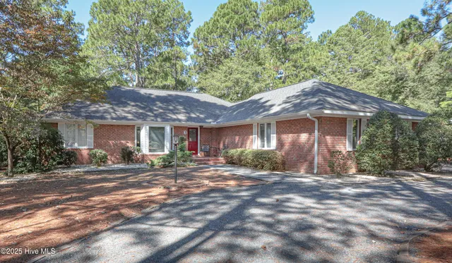 $515,000 | 3 Pine Orchard Lane, Pinehurst, NC 28374