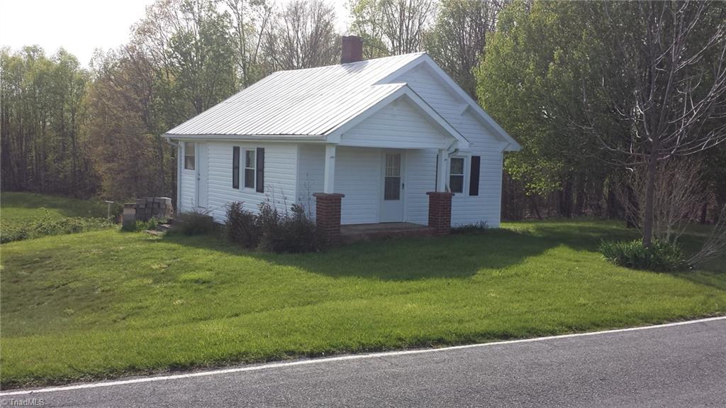1485 Jessup Road Mount Airy, NC 27030 - Photo 3 of 4