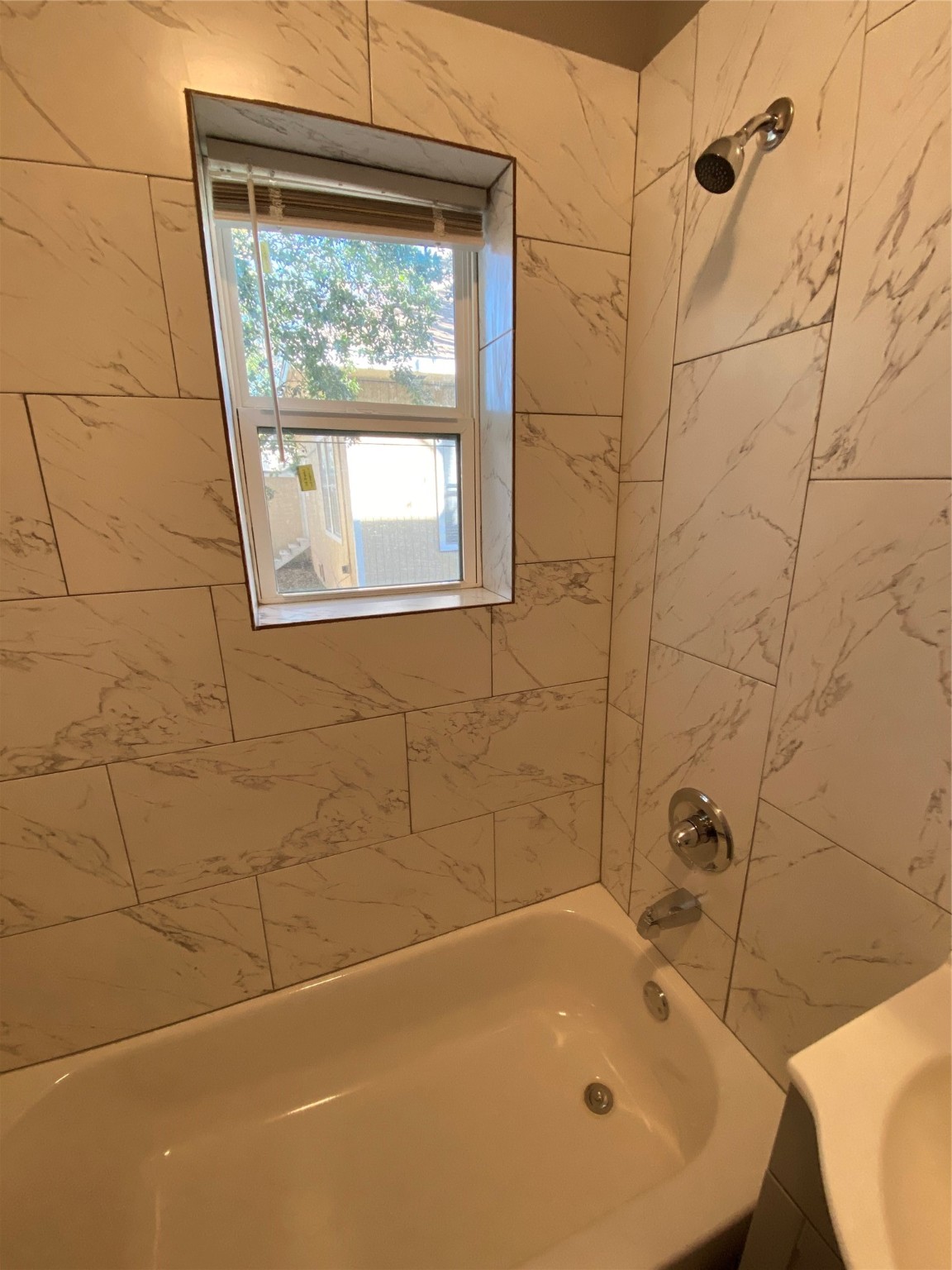 222 Grace Street, Unit 4 Houston, TX 77003 - Photo 4 of 8 a bathroom with a tub