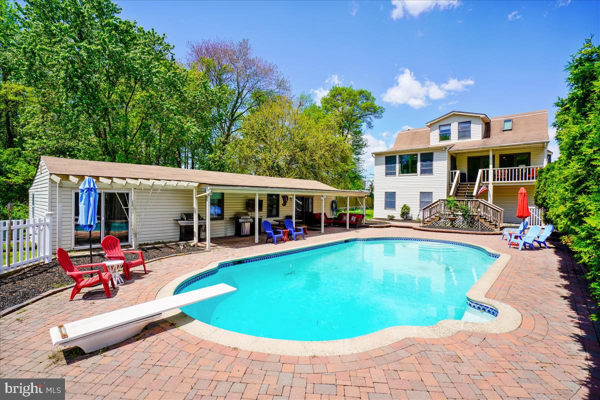 3921 New Section Road Baltimore, MD 21220 - Photo 4 of 84 Pool, guest house, and main house
