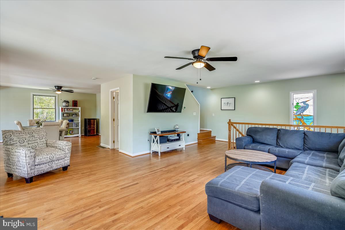 3921 New Section Road Baltimore, MD 21220 - Photo 40 of 84 Main house living room
