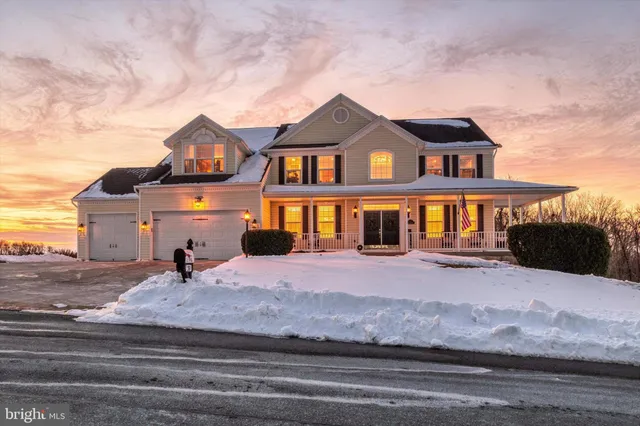 $689,900 | 28 Hunt Run Drive, New Freedom, PA 17349