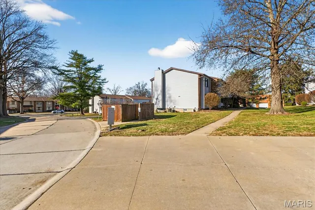 $195,000 | 63 Spring Song Court, Unit D, St. Peters, MO 63376
