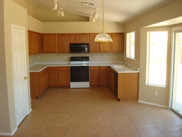 2202 East Ranch Court Gilbert, AZ 85296 - Photo 3 of 10 kitchen and dining area
