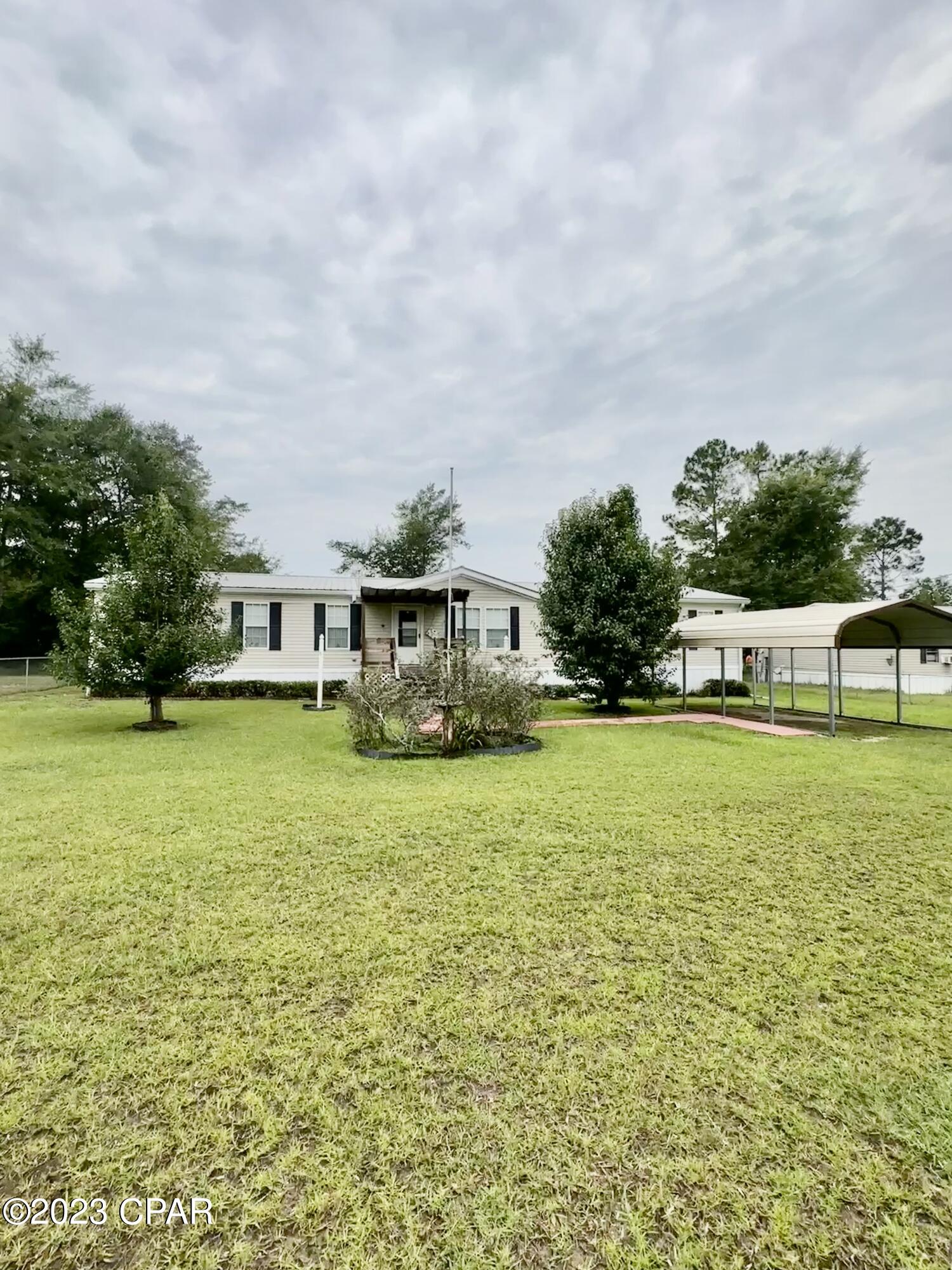 2183 Ashleigh Avenue Grand Ridge, FL 32442 - Photo 6 of 33 Gallery Image 6