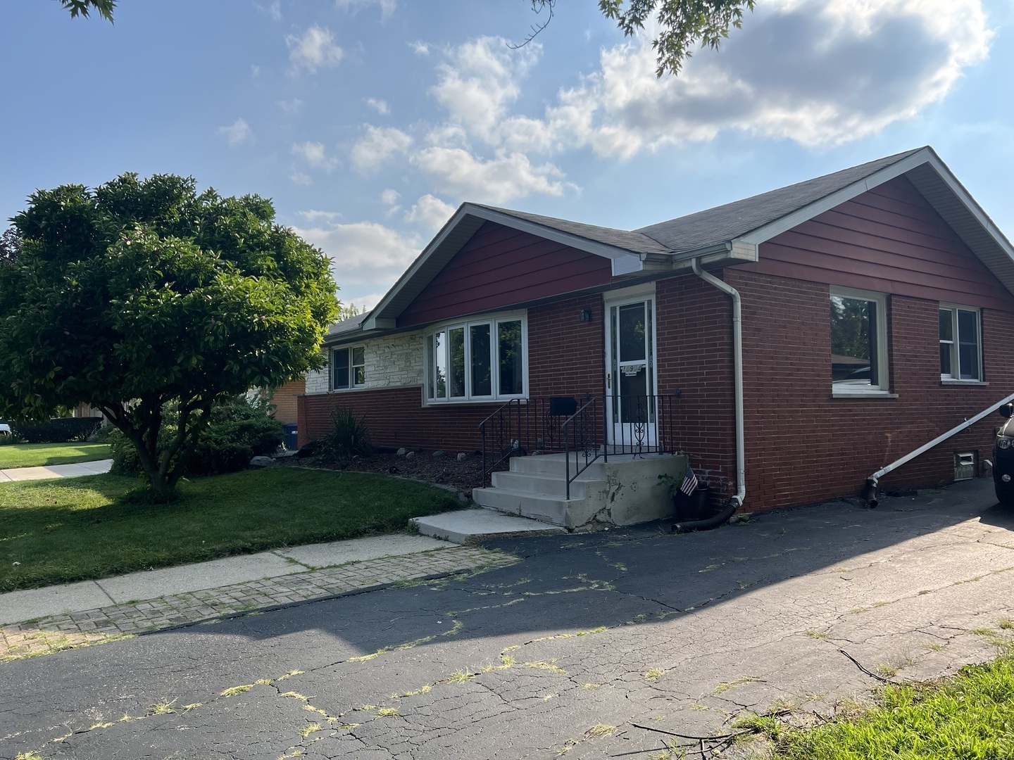10904 Rutherford Avenue Worth, IL 60482 - Photo 2 of 14 a house view with a garden space
