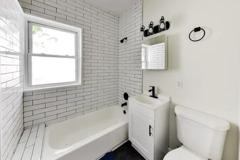 $2,375 | 43 North Menard Avenue, Unit 1, Chicago, IL 60644