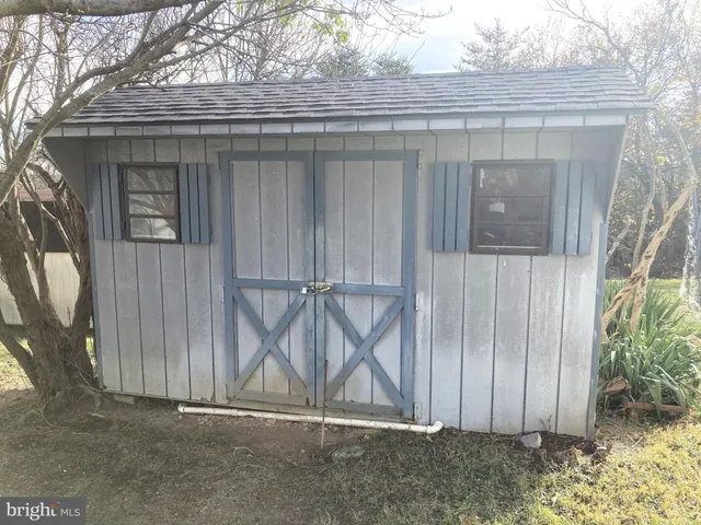 a view of house with a yard